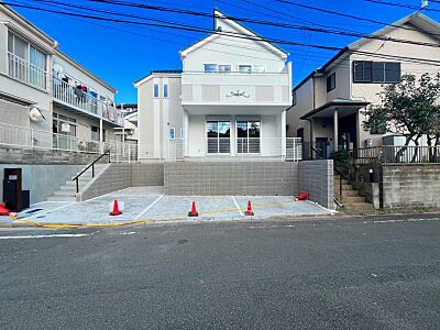 外観：流行に左右されず将来にわたって価値が継続する佇まい！良好な住環境が保たれたエリアで新生活を！