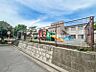 周辺：白百合愛児園　約550ｍ　広い園庭では思い切り体を動かしたり、走り回ることが出来ます。