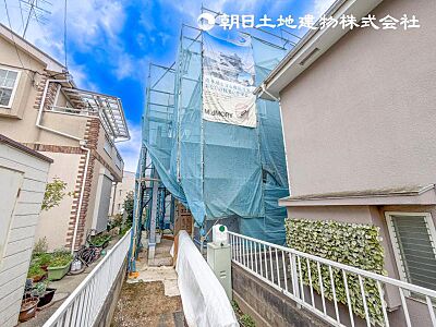 外観：【外観】流行に左右されず将来にわたって価値が継続する佇まい！良好な住環境が保たれたエリアで新生活を！