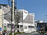 周辺：サクラス戸塚店　約1200ｍ　ご家族連れで賑わいお買い物もお食事もご家族で一緒に楽しめます。？？？