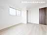 室内：【洋室】主寝室は広々していて安らげる広々としたお部屋として！収納スペースあり！荷物が多くても十分！！