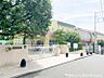 周辺：和泉学園いづみ幼稚園　約750ｍ　室内プールがあり年間を通して水遊びを楽しめます。