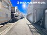 その他：【外観】道路面との高低差もなく落ち着いて車庫入れ可能です！！前面道路の幅員もしっかりあります。