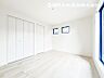 室内：ベッドやデスクなどの家具も配置しやすく、自分好みのお部屋づくりを楽しめる居室です。