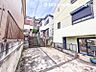外観：【外観】前面の道路の様子です。現地までの経路をご確認いただけます。