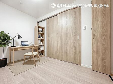 【洋室】柔らかい陽光が差し込む明るいお部屋を演出する設計！！