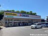 周辺：クリエイトエスディー 栄上郷町店　約1450ｍ　営業時間は9：00～21：00　食品や日用品など豊富に取り扱うドラッグストアです
