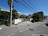 周辺：名瀬幼稚園　約350ｍ　住宅街の一角にあり交通量は多くないので安心です。送迎バスも運行しています