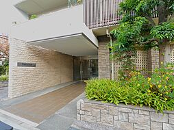 居住者・来客者を迎える外エントランス