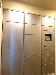 共用部に宅配ボックスがあるため、不在時にも荷物の受け取りが可能です。