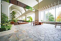 3階カフェラウンジ、インナーガーデン