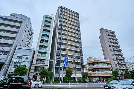 南西側からの外観