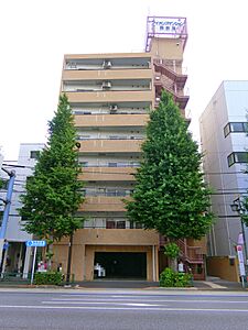外観：地上8階建て、総戸数27戸のマンション