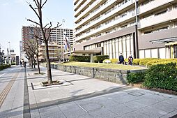 総合設計制度利用物件のため公開空地があります