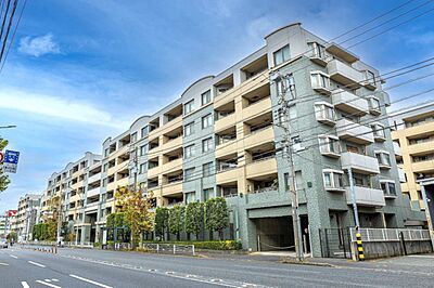 外観：全戸南西向きの2棟構成×全149戸のビッグコミュニティ