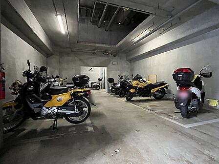 屋内バイク置き場(空き状況、月額料金はお問い合わせください)