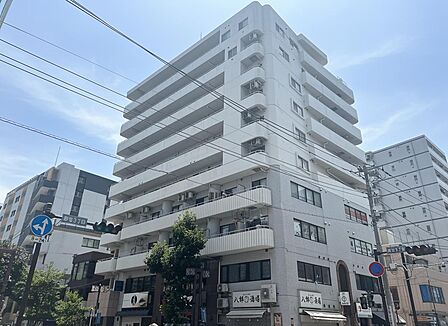 タイル貼りの外観