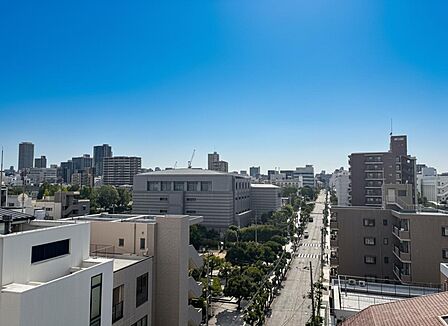 バルコニーから西側の眺望です。