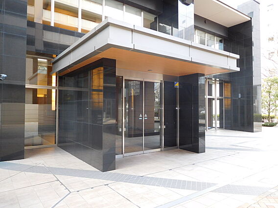 エントランス外...