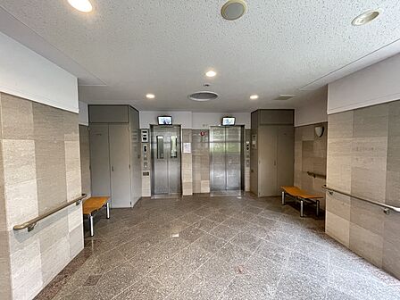 エレベーターホール（エレベーターは2基ございます）