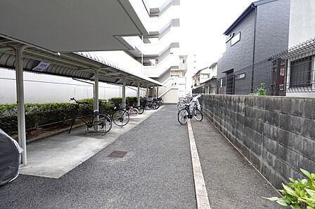 駐輪場(使用料無償、空き無、一住戸1台分の割り当て有り 2026年8月3日現在)
