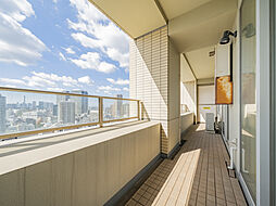 間口の広いバルコニー