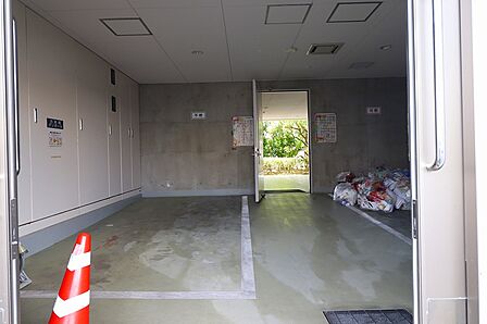 敷地内のゴミ置場
