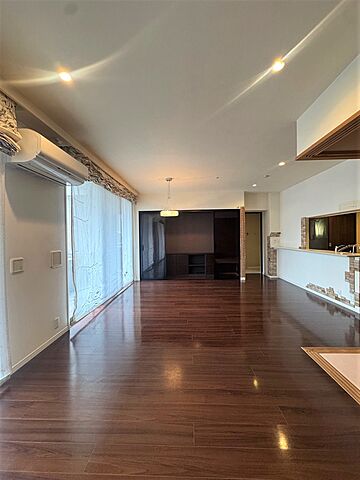 リビング/ダイニング サーパス中央町参番館 2階/-