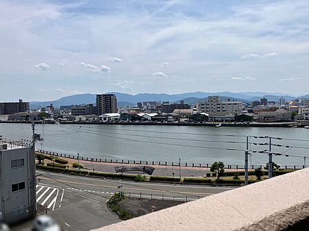 バルコニーからの眺望 南方向面撮影 眺望は永続的に保証されるものではありません