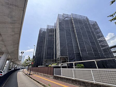 東側から撮影、外観