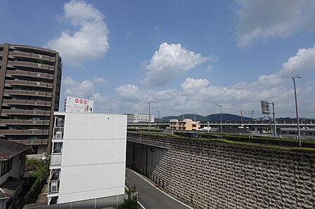 西側バルコニーからの眺望（眺望は永久に保証されるものではありません）