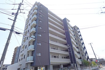 北東方向からの外観