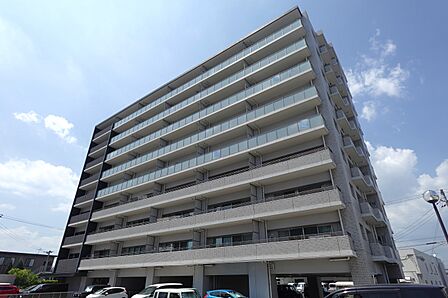 南東方向からの外観