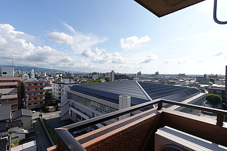 　南向きバルコニーからの眺望　（南西方面）眺望は永続的に保証されるものではありません。