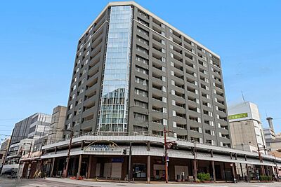外観:西町交差点の角に立地 外観:西町交差点の角に立地