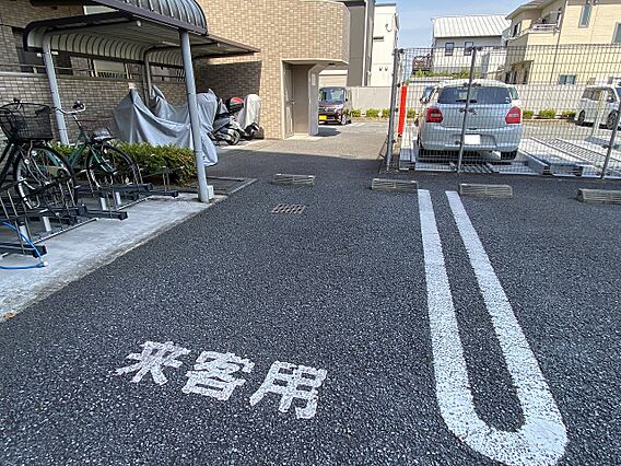 　来客用駐車場...