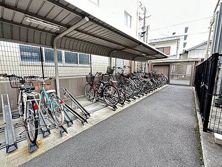 敷地内駐輪場月額100円(詳細は、担当者へお問い合わせください)