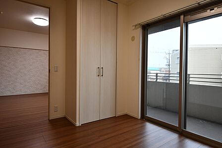 洋室3 約5.0帖 南東向きの明るいお部屋です。