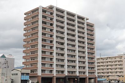 外観：建物外観（現地南側より撮影）