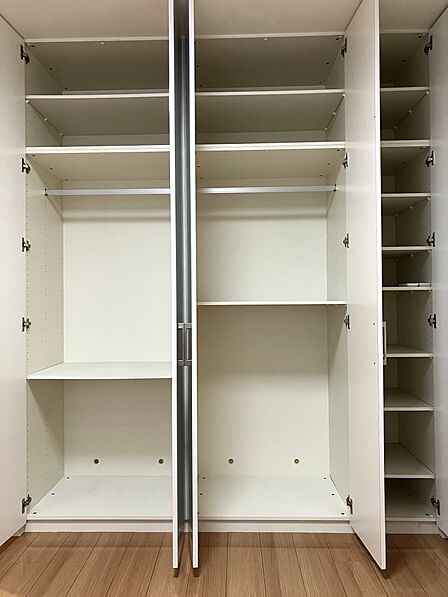 洋室2　家具式クロゼット