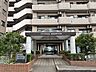 エントランス：マンションエントランス
