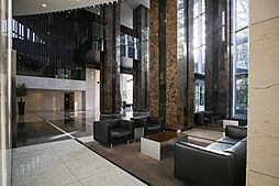 イーストラウンジ