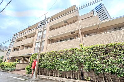 外観：地域に馴染みながらも存在感を放つ外観