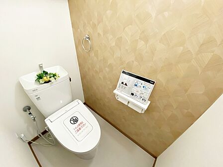 【トイレ】 温水洗浄便座付で快適にお使いいただけます！（新品交換済）  