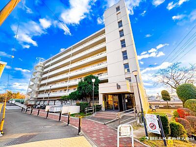 外観：【外観】ここから始まる「日常」はご家族にとってかけがえのない時間となります。少しでも豊かに、快適に。そんな想いから本邸宅は生まれました。