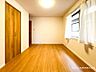 室内：【居室】インテリアショップで見掛けた「あの家具」も置ける、ゆったりとした空間。時に広さが上質な寛ぎの時間になる事も。