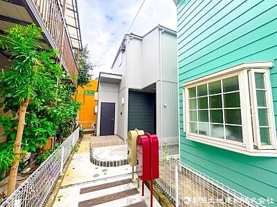 外観:【外観】ここから始まる「日常」はご家族にとってかけがえのない時間となります。少しでも豊かに、快適に。そんな想いから本邸宅は生まれました。 外観:【外観】ここから始まる「日常」はご家族にとってかけがえのない時間となります。少しでも豊かに、快適に。そんな想いから本邸宅は生まれました。