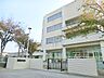 周辺：横浜市立飯島中学校　約600ｍ　学校周辺は歩道があったり車の通行量も少なめなので安心です