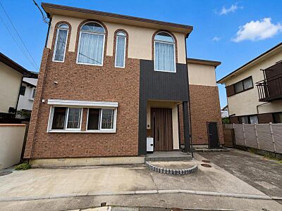 外観:【外観】ここから始まる「日常」はご家族にとってかけがえのない時間となります。少しでも豊かに、快適に。そんな想いから本邸宅は生まれました。 外観:【外観】ここから始まる「日常」はご家族にとってかけがえのない時間となります。少しでも豊かに、快適に。そんな想いから本邸宅は生まれました。