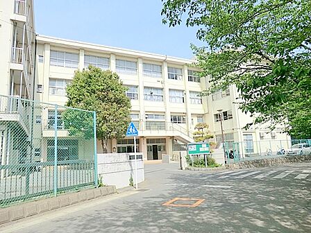 鎌倉市立玉縄中学校　約1300ｍ